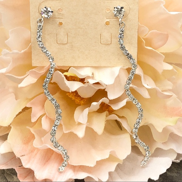 🍀 Rhinestone Wavy Line Long Earrings - Picture 1 of 3